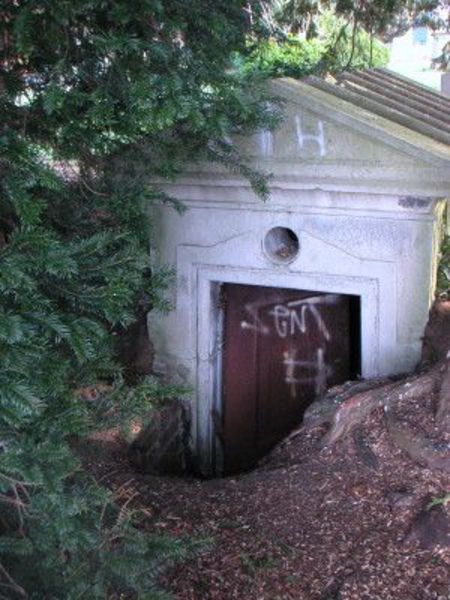 Dax Mausoleum
